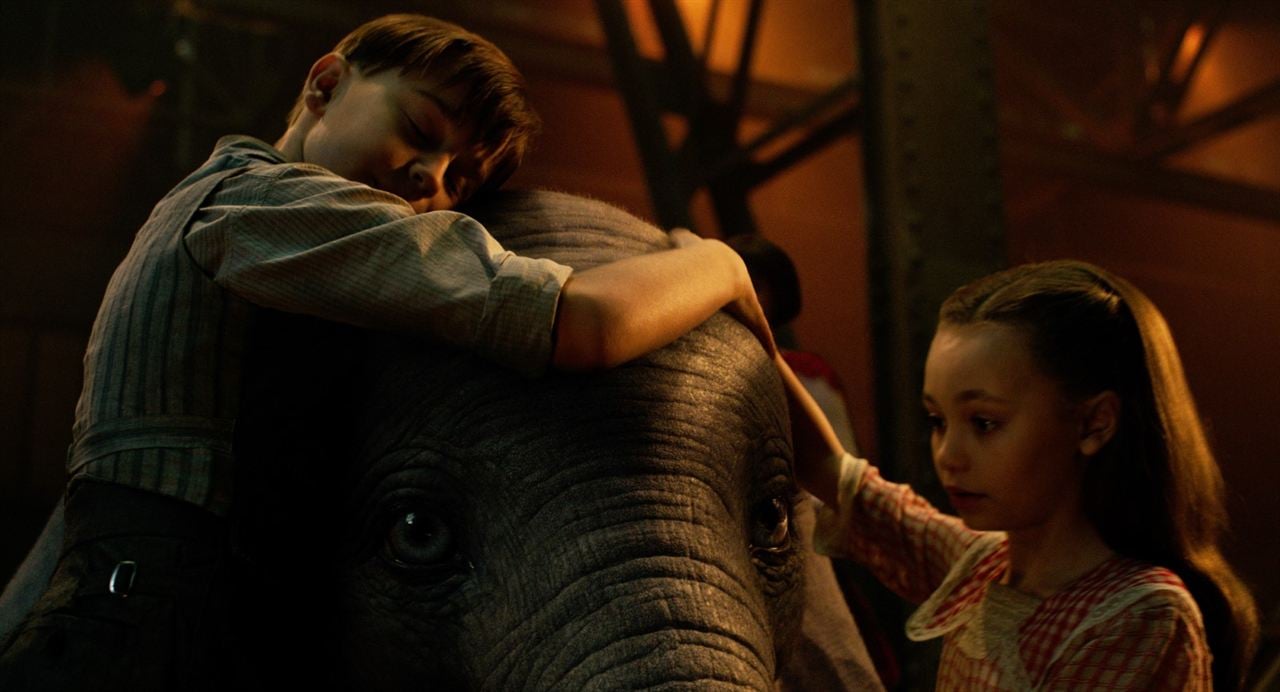 Dumbo : Photo Finley Hobbins, Nico Parker