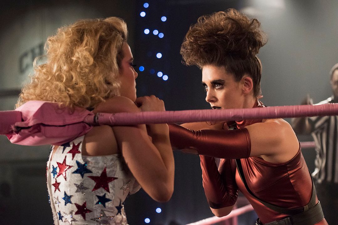 GLOW : Photo Alison Brie, Betty Gilpin