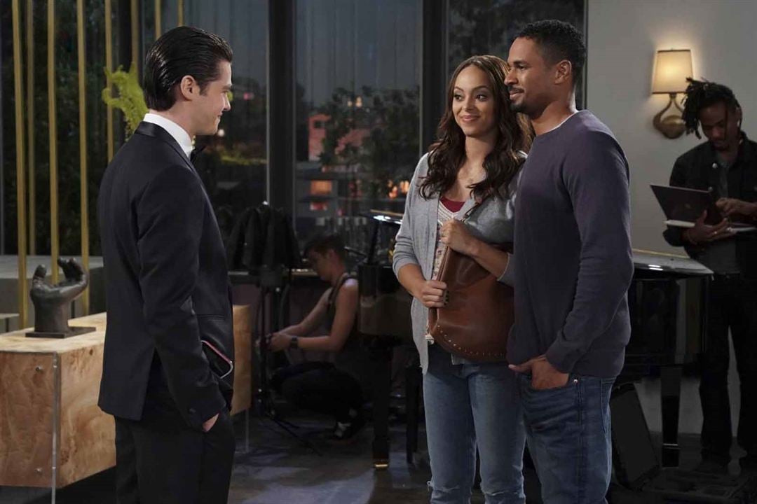 Happy Together : Photo Damon Wayans Jr., Amber Stevens West