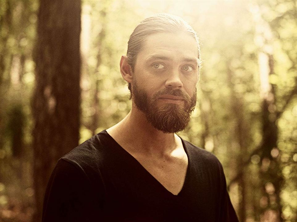 Photo Tom Payne (II)