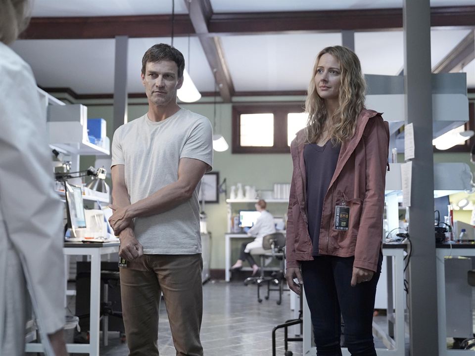The Gifted : Photo Amy Acker, Stephen Moyer