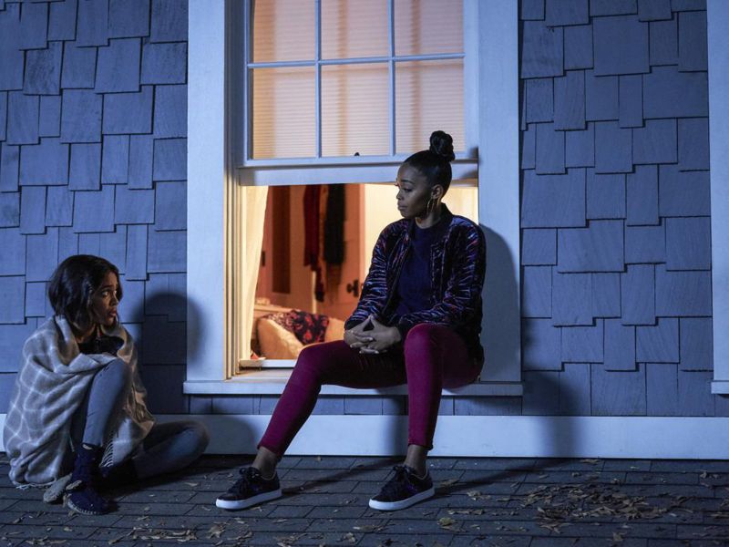 Black Lightning : Photo Nafessa Williams, China Anne McClain