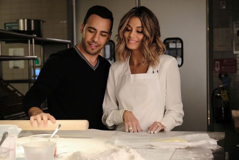 The Baker and The Beauty (2020) : Photo Nathalie Kelley, Victor Rasuk