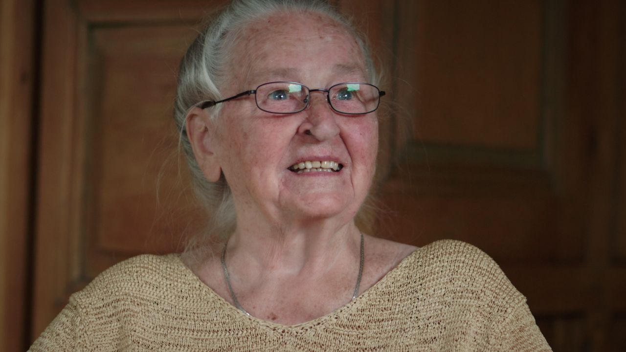 La Fille Du Cratère : Photo Yolande Simard Perrault