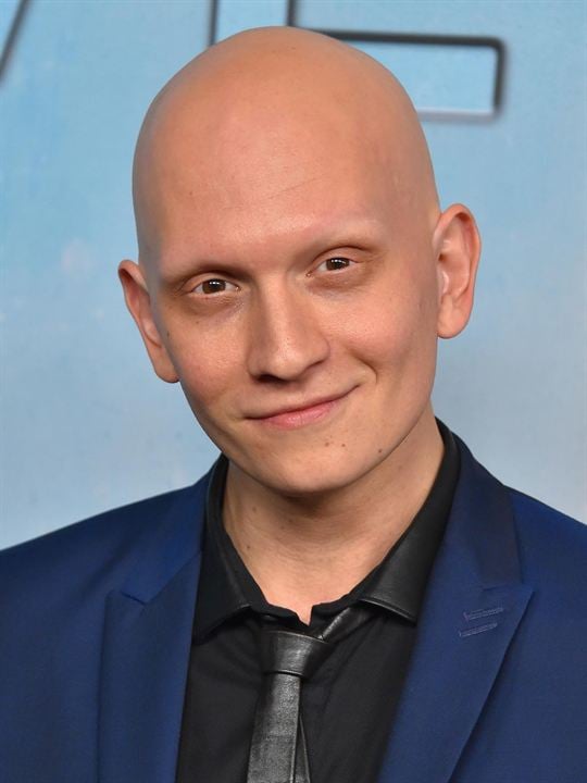 Affiche Anthony Carrigan