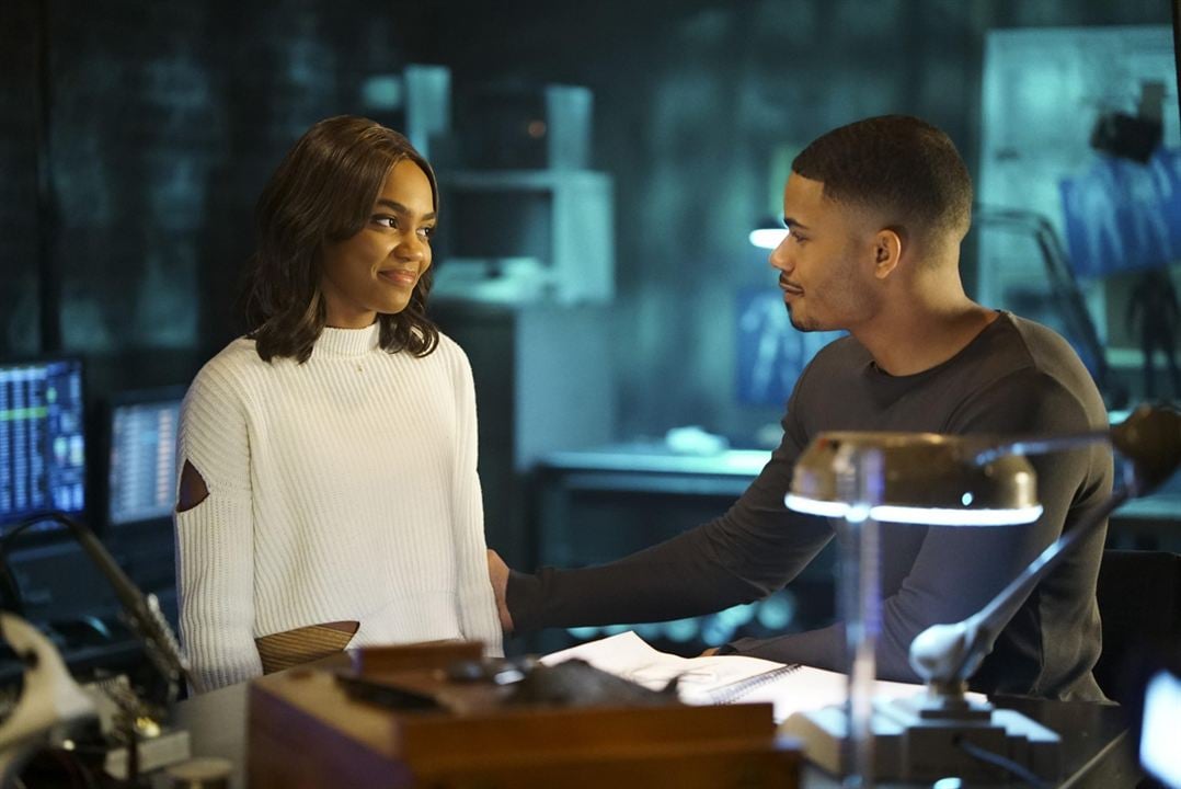 Black Lightning : Photo Jordan Calloway, China Anne McClain