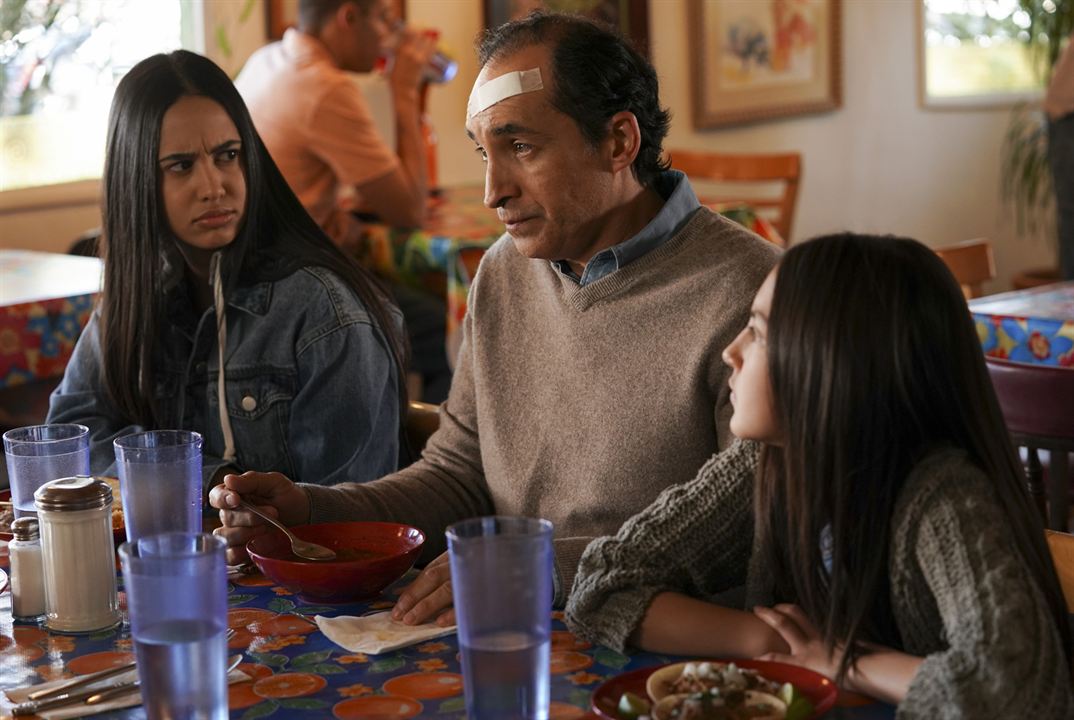 La Vie à cinq (2020) : Photo Elle Paris Legaspi, Emily Tosta, Bruno Bichir