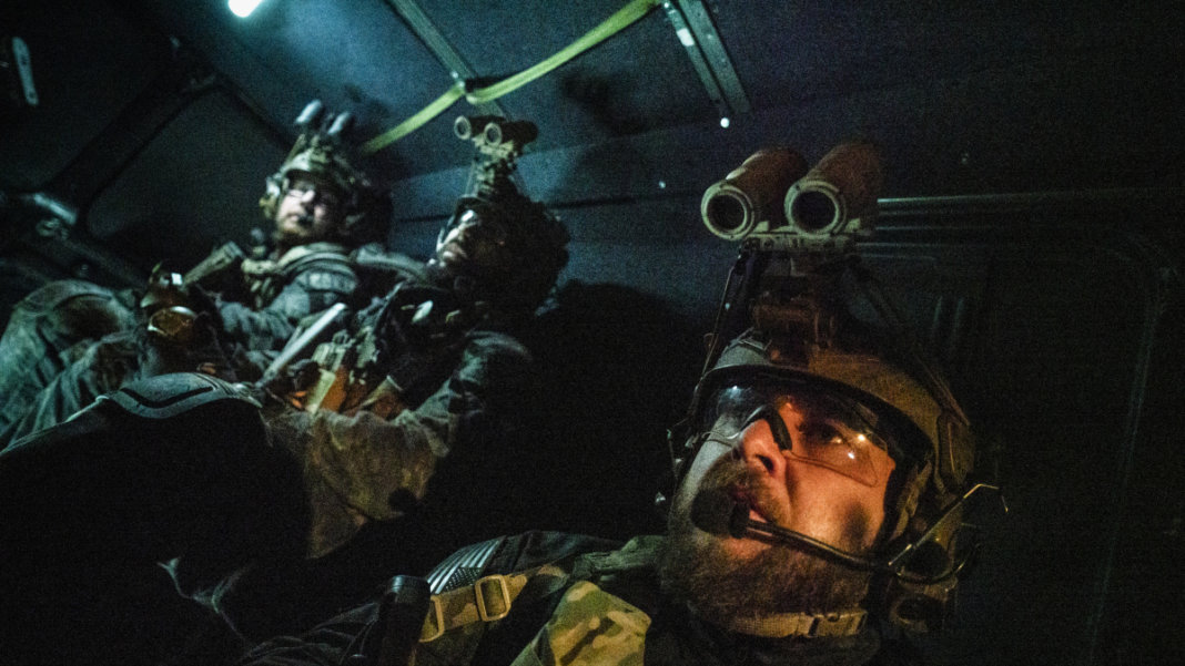 SEAL Team : Photo Tyler Grey, Neil Brown Jr., A.J. Buckley