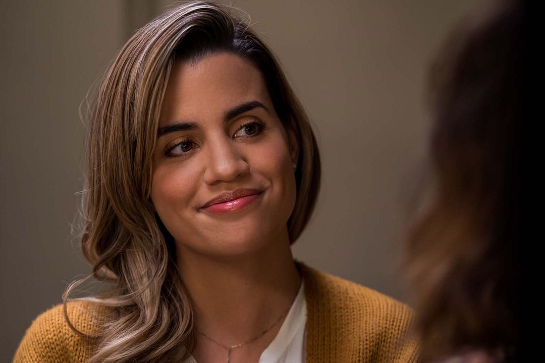 Dead to Me : Photo Natalie Morales