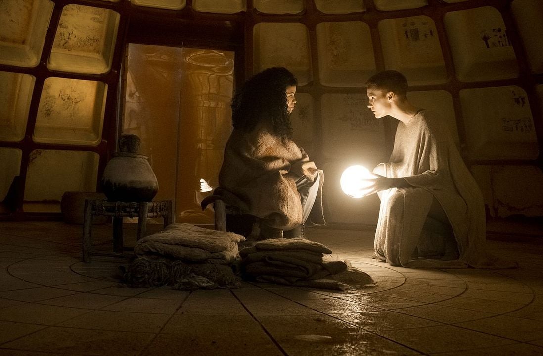 Raised By Wolves (2020) : Photo Jordan Loughran, Amanda Collin