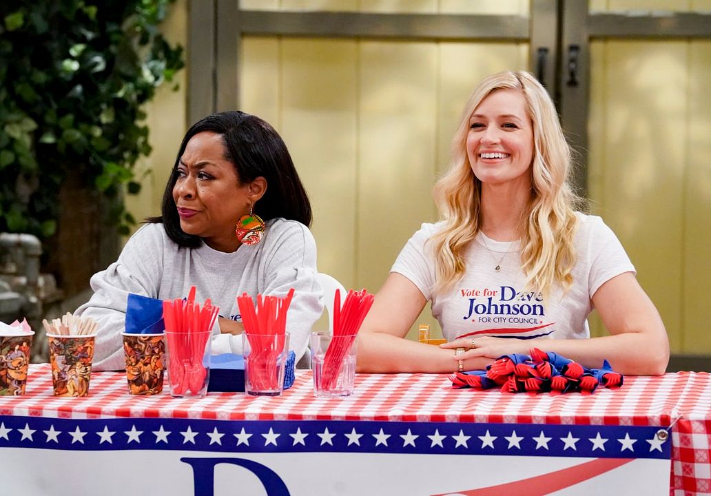 Voisins mais pas trop : Photo Tichina Arnold, Beth Behrs