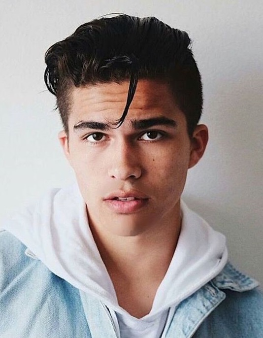 Affiche Alex Aiono