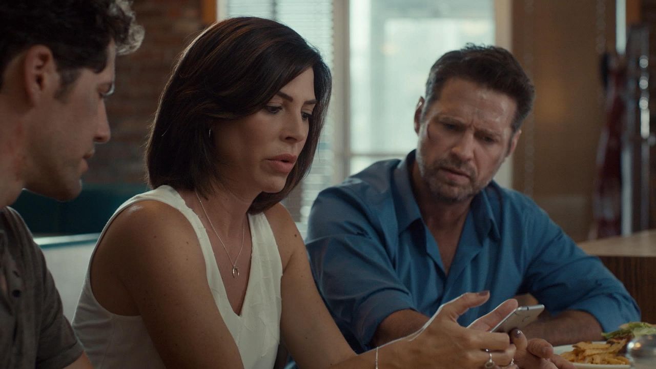 Private Eyes : Affiche