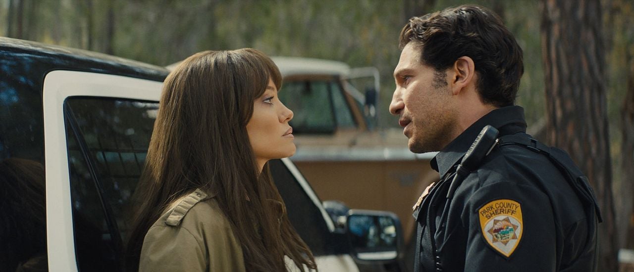 photo de jon bernthal ceux qui veulent ma mort photo angelina jolie jon bernthal allocine