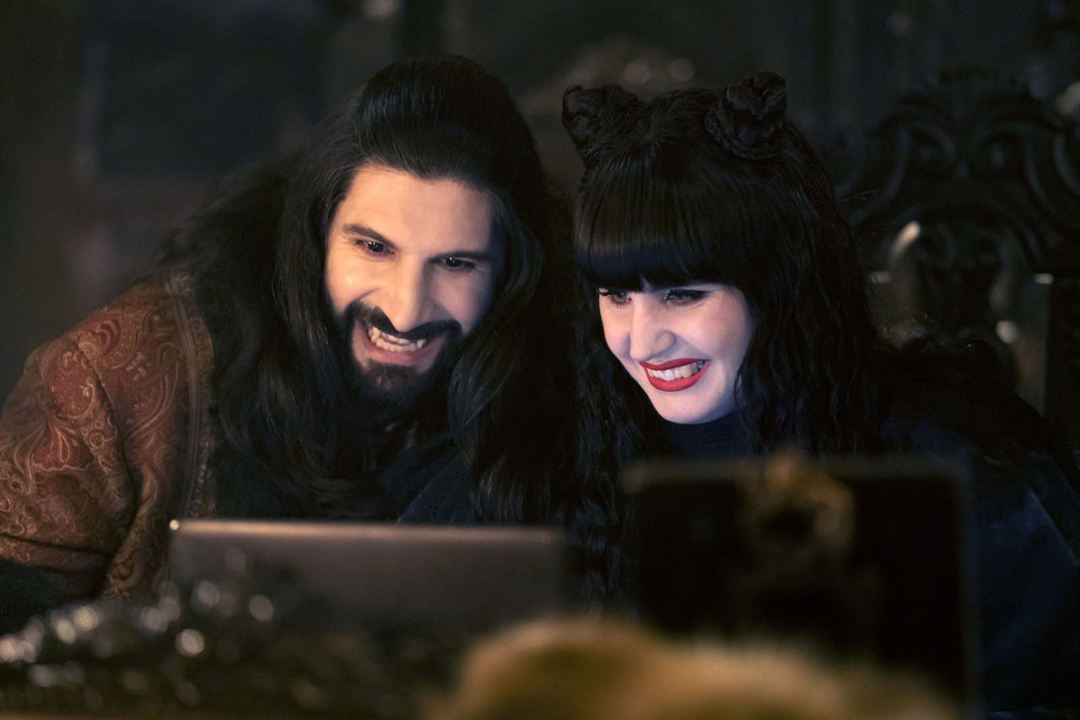 What We Do In The Shadows : Photo Kayvan Novak, Natasia Demetriou