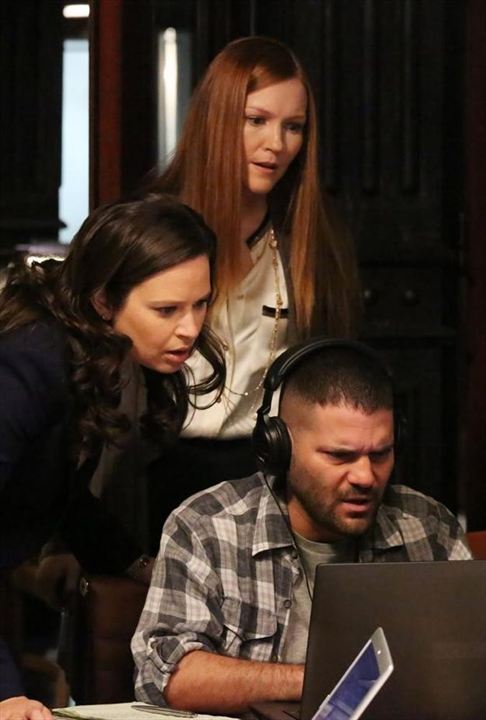 Scandal : Photo Katie Lowes, Darby Stanchfield, Guillermo Díaz