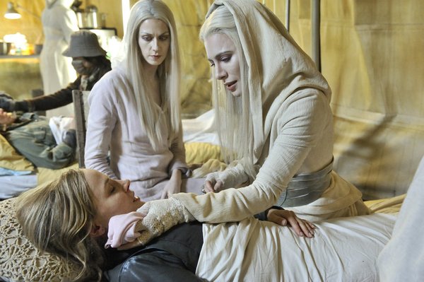 Defiance : Photo Jaime Murray, Julie Benz