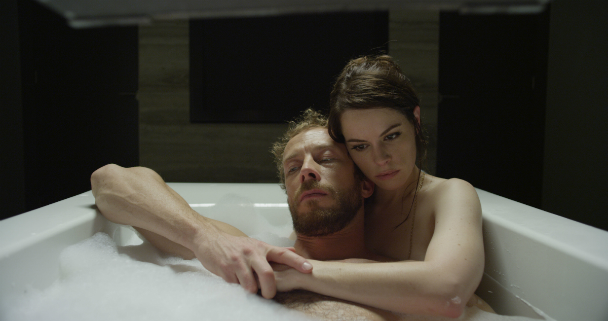 The Returned : Photo Emily Hampshire, Kris Holden-Ried