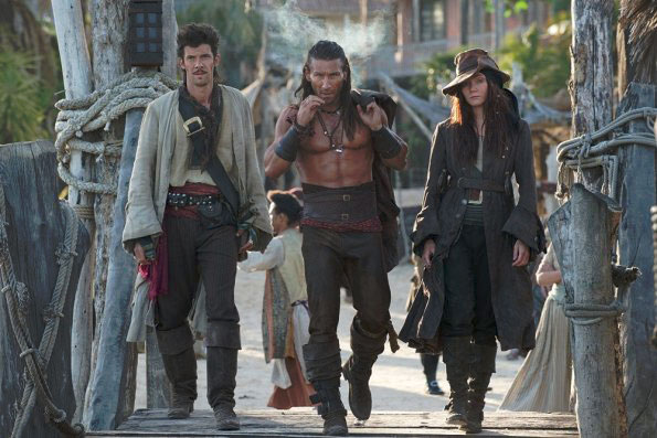 Photo Clara Paget, Toby Schmitz, Zach McGowan