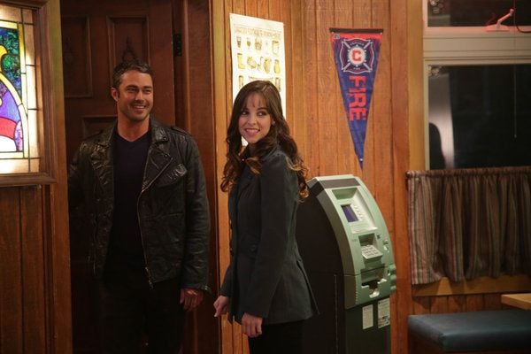 Chicago Fire : Photo Brittany Curran, Taylor Kinney
