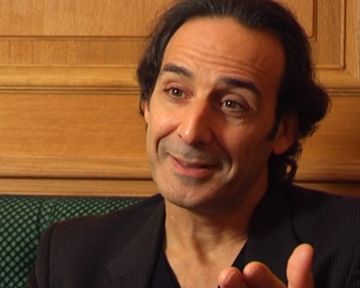 Alexandre Desplat nous parle de sa longue et fidèle collaboration avec Jacques Audiard. 