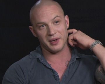 La scène de Vincent Cassel face à son miroir dans "La Haine", vue par Tom Hardy...