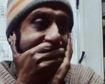 "La Voix" - Un soldat achète toutes les bouteilles d'eau oxygénée au même endroit, ce qui a le don de mettre en colère ses camarades. 