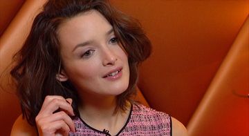 Charlotte Le Bon revient pour AlloCiné sur une année riche en projets, de "La Stratégie de la poussette" à "La Marche", en passant par "L'Ecume des jours"...