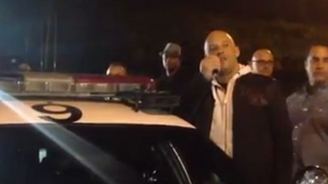 Vin Diesel a rendu un hommage très émouvant à Paul Walker, sur le lieu tragique de l'accident.