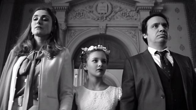 A l’occasion de la journée de la femme la réalisatrice Lisa Azuelos a tourné et produit un film de 4 minutes contre le mariage forcé 14 millions de cris avec les acteurs Julie Gayet , Alexandre Astier, et Adèle Gasparov.