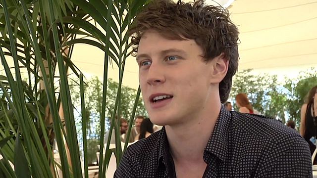 Lauréat de la Queer Palm 2014, "Pride" se veut une parabole sur l'engagement, une invitation à la solidarité. Le réalisateur Matthew Warchus, le scénariste Stephen Beresford et l'un des acteurs du film,&nbsp;George Mackay, développent ces thématiques devant la caméra d'AlloCiné.