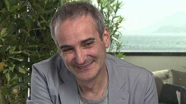 Sils Maria, le nouveau film d'Olivier Assayas, présenté cette année en compétition à Cannes, fait la part belle aux réseaux sociaux. Pourquoi le réalisateur a-t-il choisi d'aborder ce sujet ? Nous lui vons posé la question...