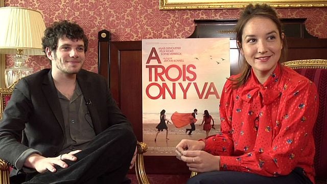 Dans A trois, on y va, Félix Moati et Anaïs Demoustier passent de l'amitié à l'amour, et se retrouvent au coeur d'un triangle amoureux, avec Sophie Verbeeck. Le film compte des scènes très sensuelles, et paradoxalement chastes... Les comédiens reviennent sur les coulisses de ces scènes très fortes et nécessaires pour le récit, mises en scène par Jérôme Bonnell.