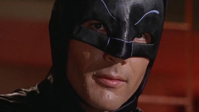 En empruntant leurs images aux précédents films de la franchise, voici une nouvelle version "old school" de la bande annonce de Batman V Superman: Dawn of Justice !