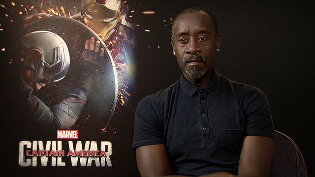 Quand des super-héros en viennent aux mains avec d'autres super-héros, cela donne "Captain America : Civil War". Et plus précisément une scène de combat jouissive sur le tarmac d'un aéroport, dont nous parlent le réalisateur Anthony Russo et Don Cheadle, l'un de ses participants.