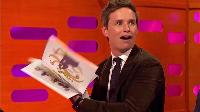 Invité au Graham Norton Show,&nbsp;Eddie Redmayne s'est improvisé magicien sous le regard ébahi de&nbsp;Bryan Cranston et de&nbsp;Benedict Cumberbatch !