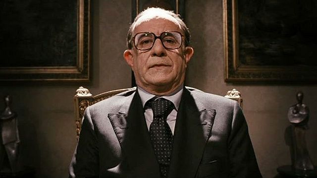 "Je ne me souviens pas" - Giulio Andreotti (Toni Servillo) est questionné par une commission...