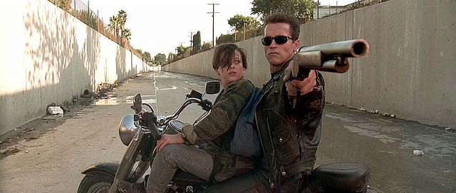 James Cameron a vu double sur le tournage de Terminator 2 ! Découvrez cette anecdote étonnante !