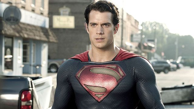 D'un côté, Henry Cavill affirme qu'il n'en a pas fini avec le rôle de Superman. De l'autre, Michael B. Jordan a fait part de son intérêt à la Warner. Au milieu, J.J. Abrams qui pourrait être impliqué dans le prochain film. On ne sait pas encore quand l'Homme d'Acier sera de retour sur grand écran, mais ce ne sont pas les options qui manquent à Hollywood.