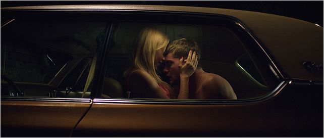 It Follows : Photo Jake Weary, Maika Monroe