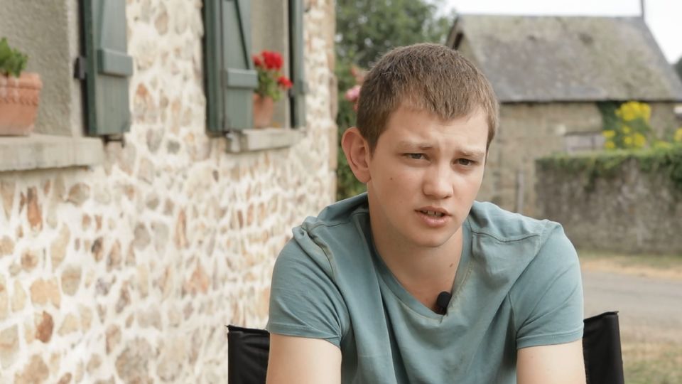 Date De Sortie Au Nom De La Terre Making of du film Au nom de la terre - Au nom de la terre BONUS